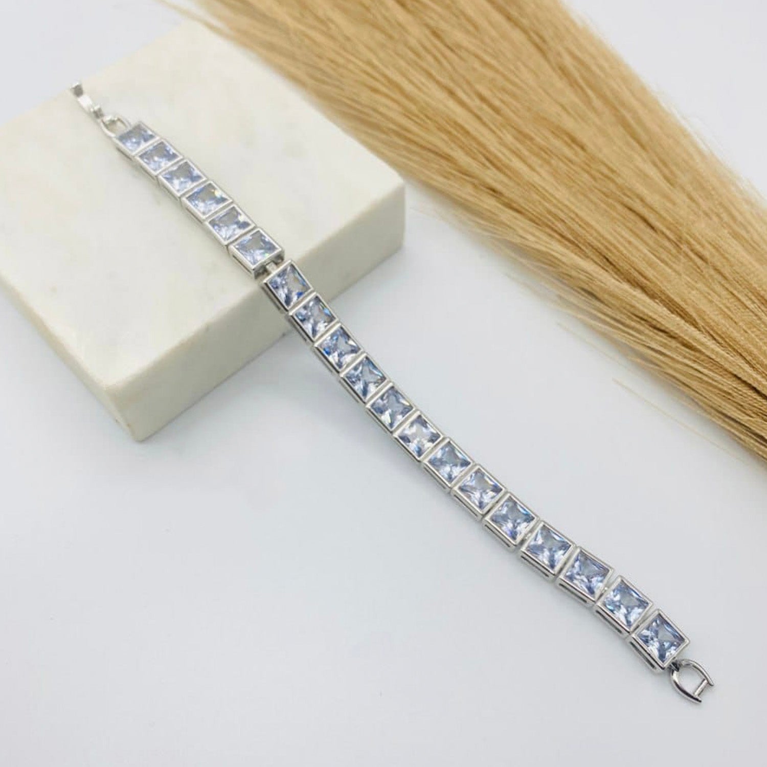 REGALIA DIAMOND STUD BRACELET